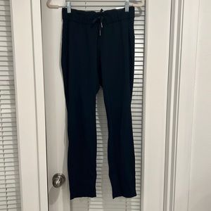 Women’s Navy Blue Lululemon Joggers (Size 4)